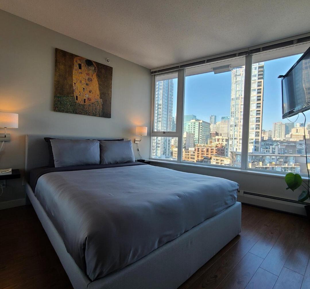 Charming Abode Downtown Vancouver 1