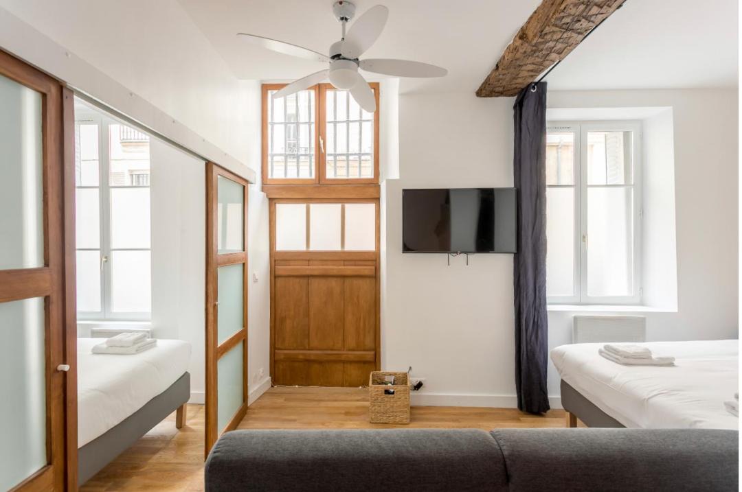 Suite Du Lion/AC Historic Flat, Marais, 4-5 Guests 1