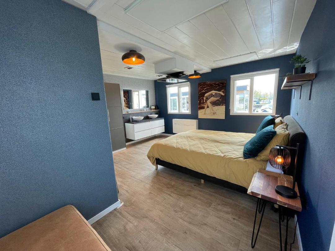 Poellodge XL, houseboat met whirlpool en sauna 1