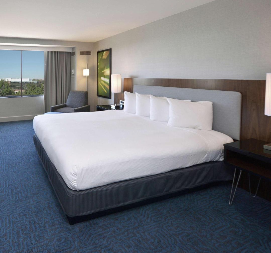 DoubleTree by Hilton Newark-Fremont 1