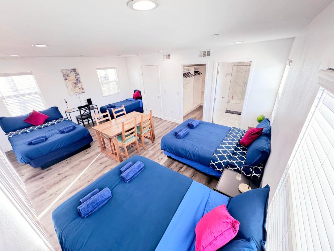 Cozy 3 BR Townhouse with Balcony 1