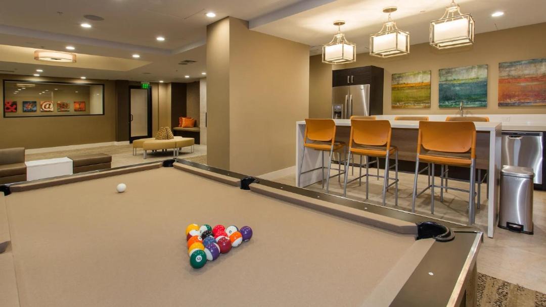 Holiday in LA - 1br with Free parking, Laundry, Pool 1
