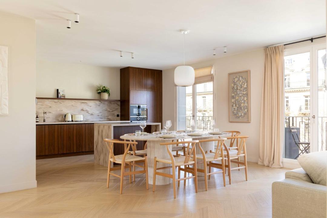 Spacious & Modern Property - Eiffel Tower 1