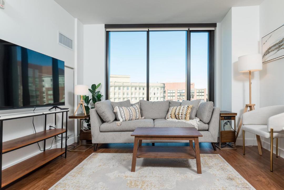 Luxury 2BR BackBay Boston Common T-station Roof Top Lounge Gym 1