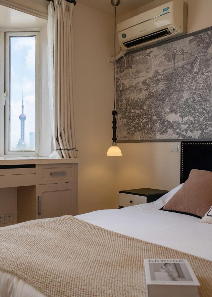 Moment Home - walk to Yu Garden and Near the Bund, East Nanjing Road, 3bedrooms 1study 2 bathrooms elevator apartment 1