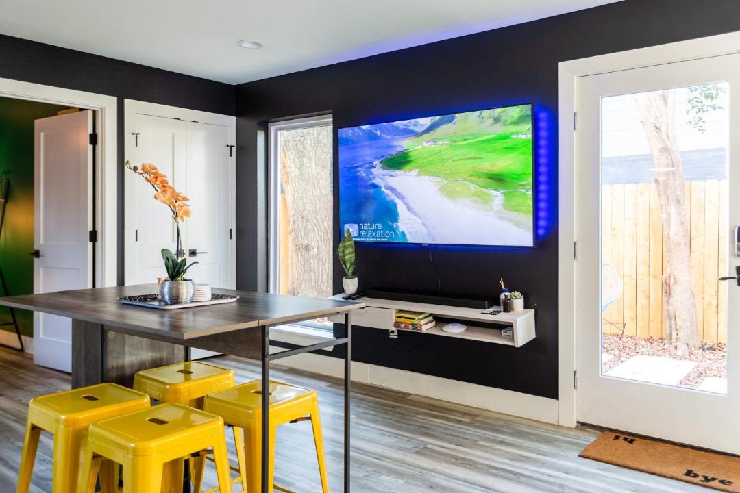 Modern East Austin Stay near Plaza Saltillo Stn 1