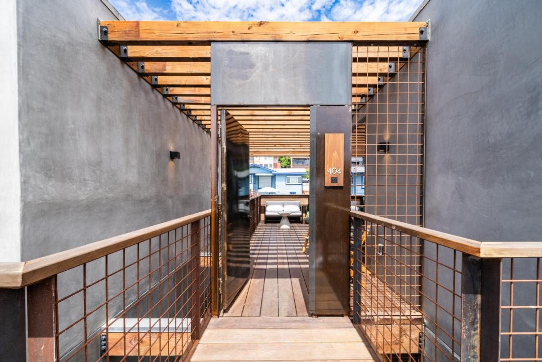 City24 Condo Hotel Little Italy Mission Hills 1
