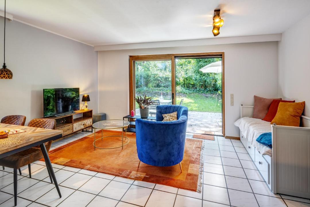 Moderne Maisonette mit Garten 1