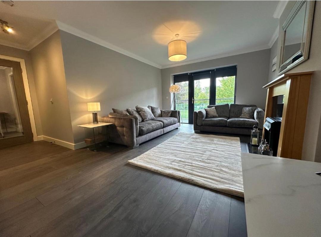 Malahide Dublin Airport Superior Large Serviced Apartment - Sleeps 6 1