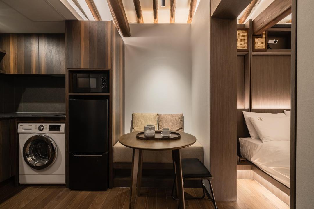 Luxury Hanok Stay Warm Hearth - West 1