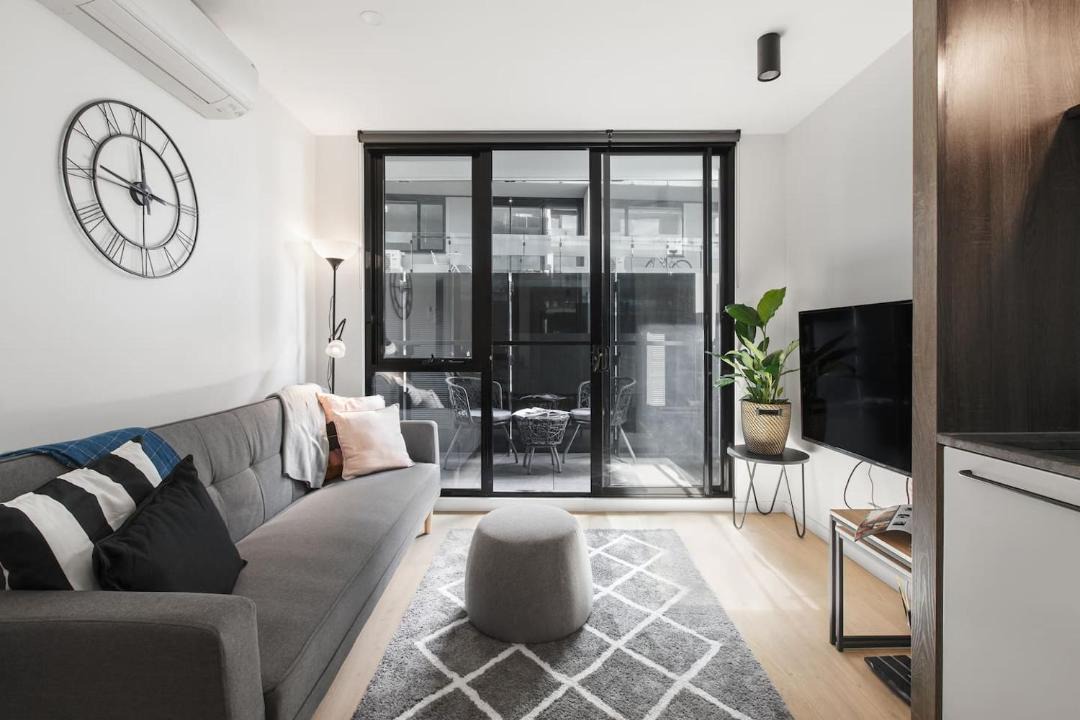 Modern and Cosy Parkland Retreat near Yarra River 1
