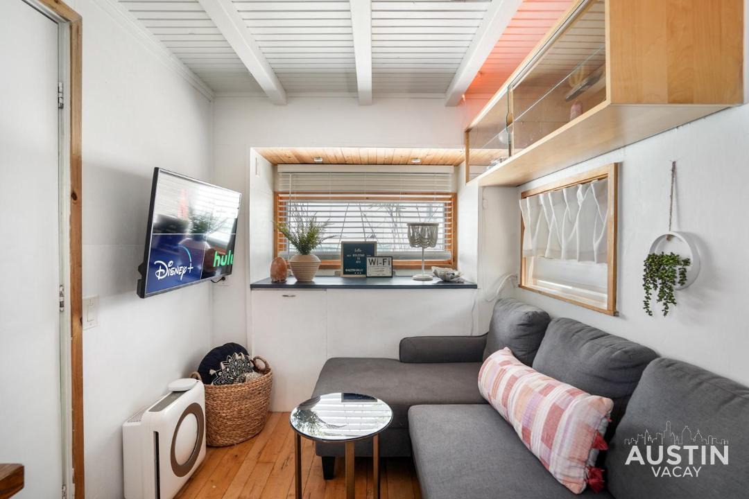 HGTV Featured Tiny Home w Hot Tub Near East 6th St 1
