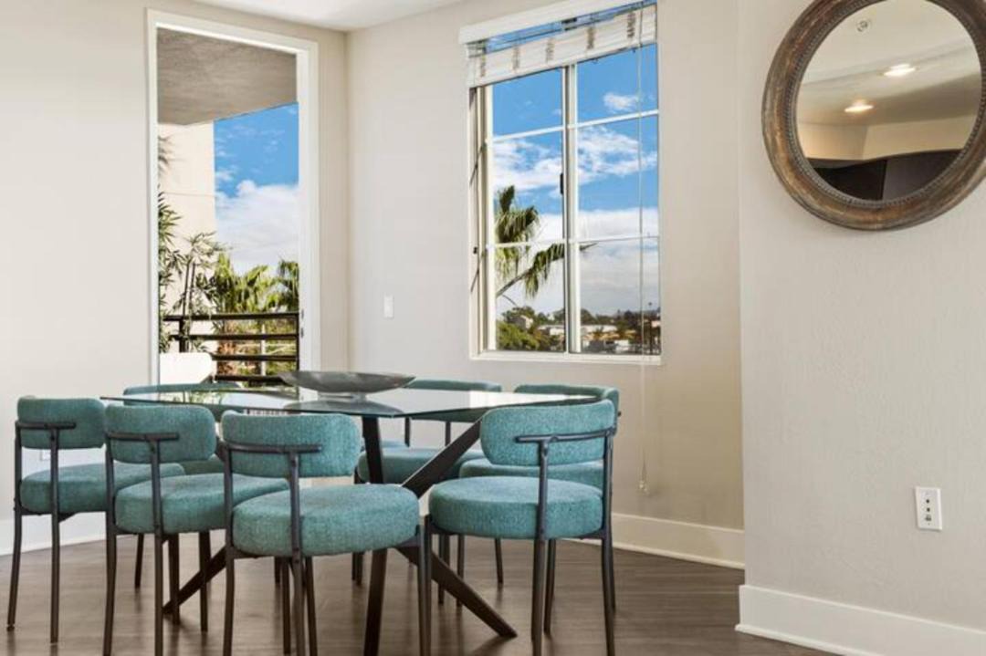 Blue Topaz Retreat - Spacious 3BR Gorgeous City views 1