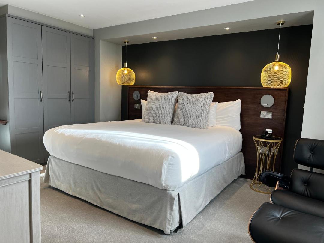 The Orchard Hotel & Restaurant 1