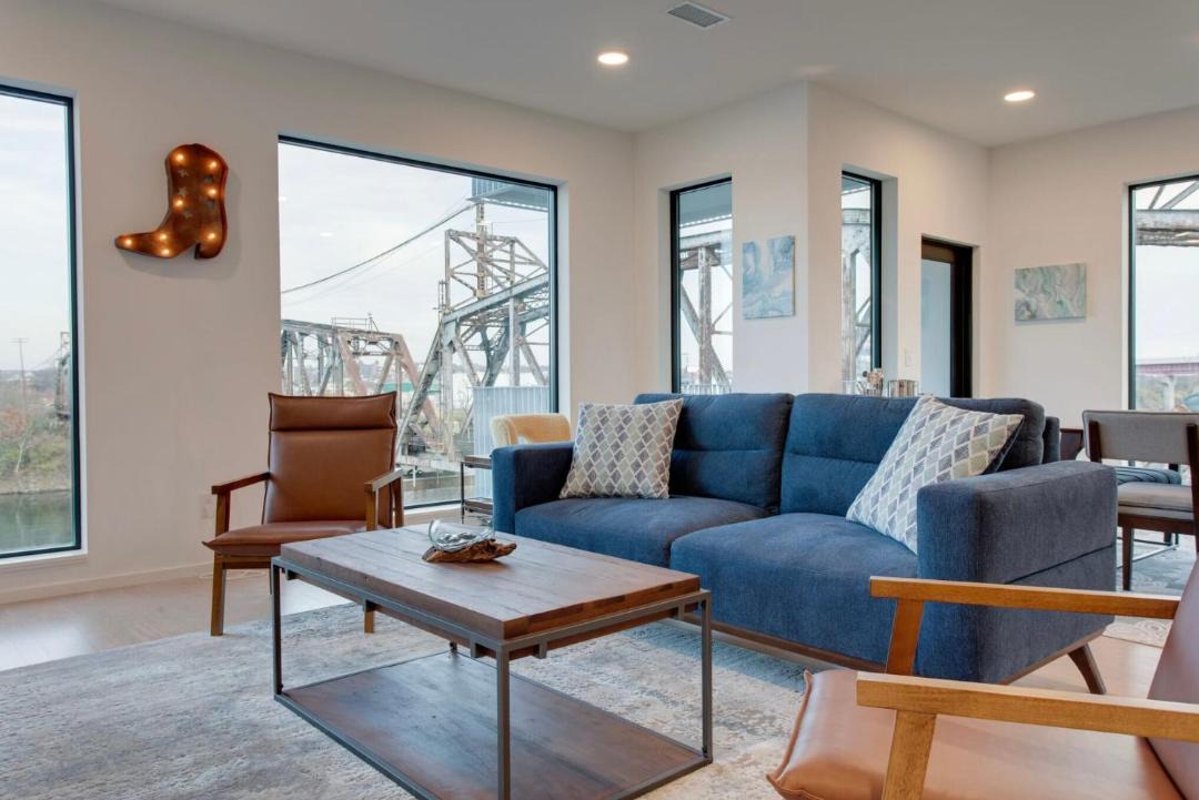 The Riverfront VIP Suite - Walk to Broadway & Nissan Stadium - Free Garage 1