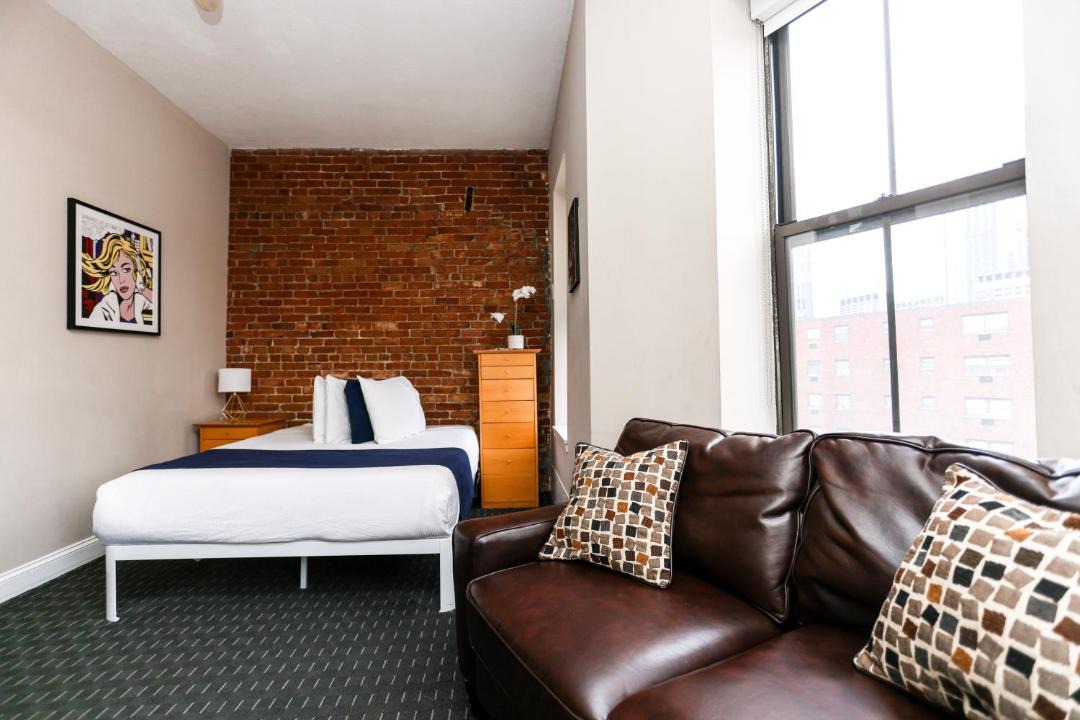 Stylish Studio in Boston Brownstone, C.Ave #21 1