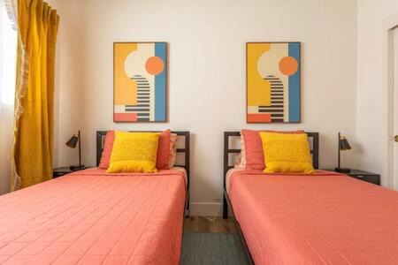 Steps to Beach Manhattan Beach 2 Bedroom Parking 1