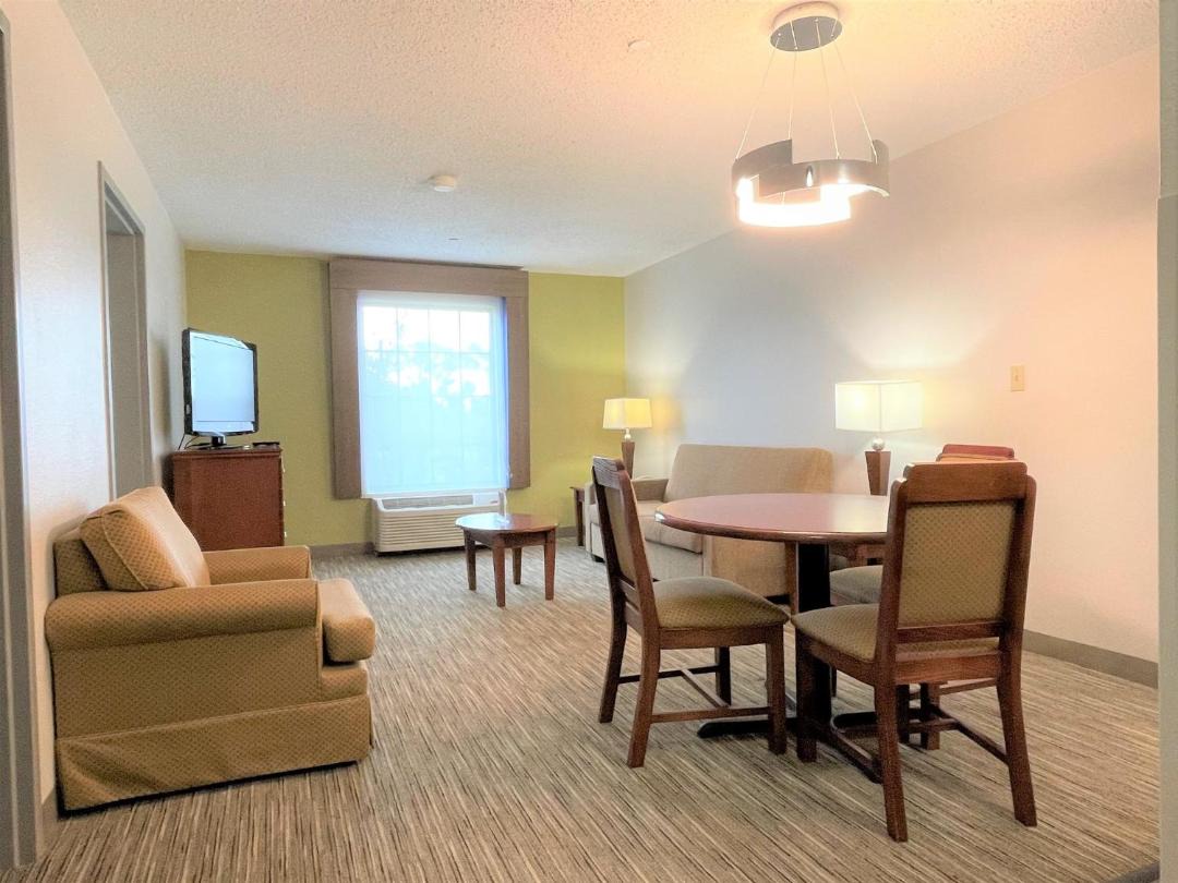 Holiday Inn Express & Suites Sulphur - Lake Charles by IHG 1