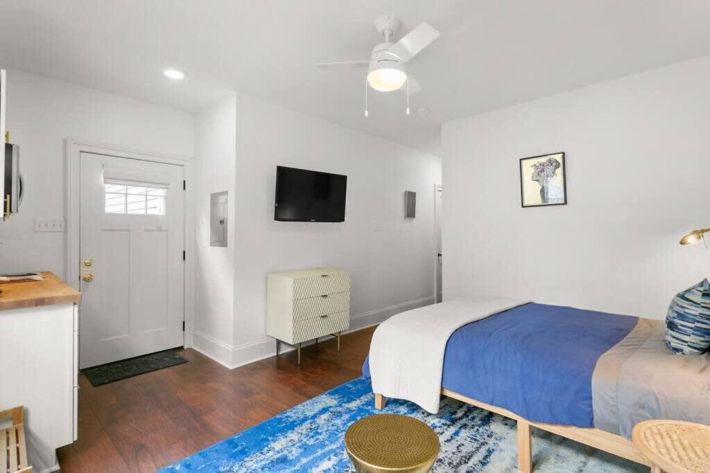 Garden District Studio Apartment - Gated Parking 1