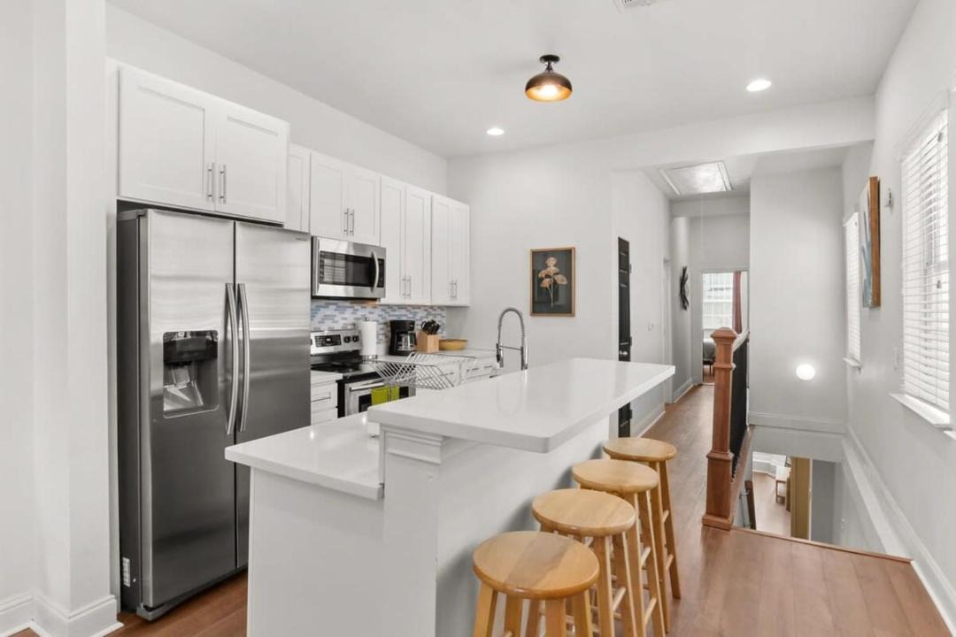 Fabulous Classy and Comfy 3BD 2BA Home and Parking 1