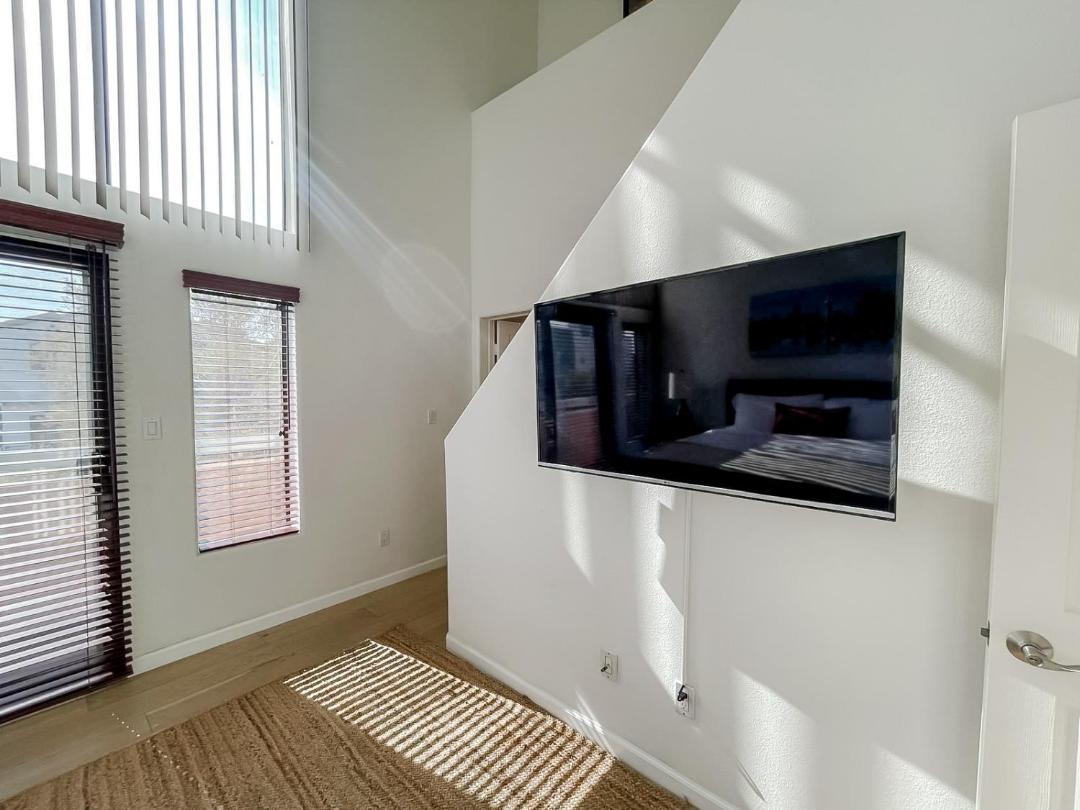 *WEHO/Beverly Hills* Luxury 2BD/2.5BA + Balconies 1