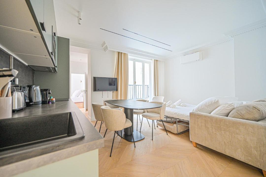 Sumptuous & Serene Parisian Flat 1