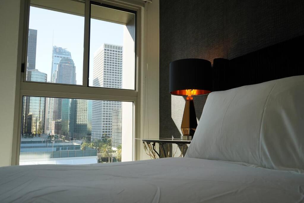 Downtown LA - Mamba Suite - Free Indoor Parking! 1