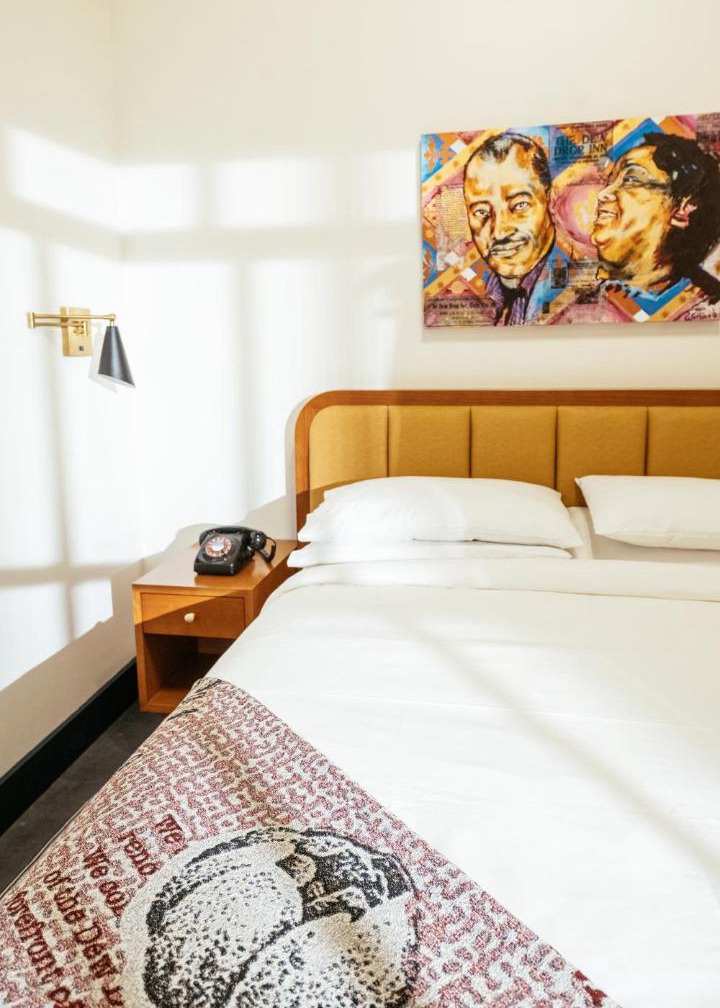 Dew Drop Inn Hotel & Lounge 1