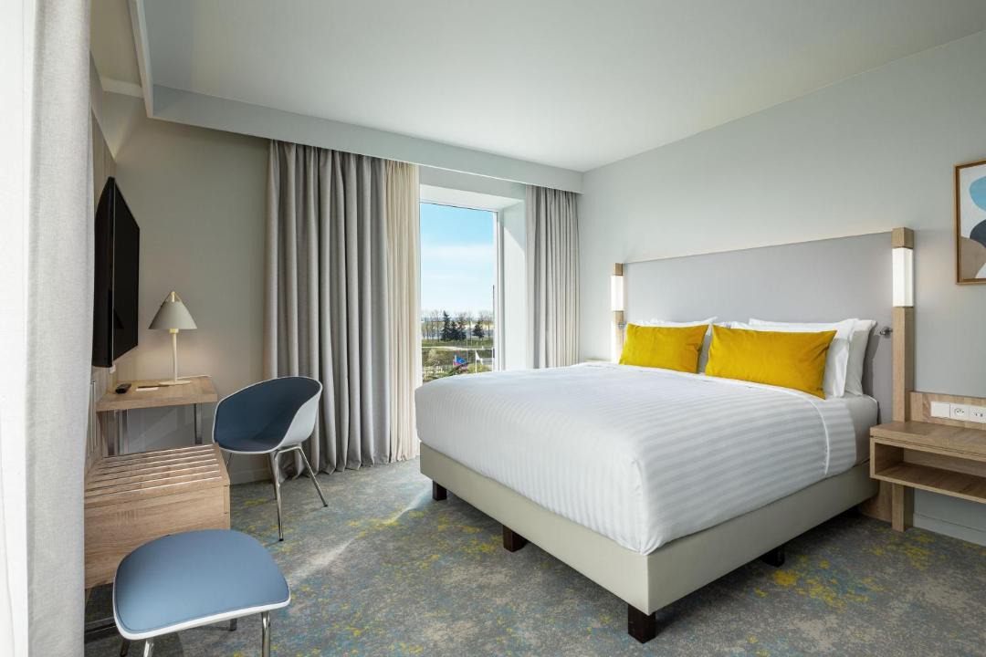 Courtyard by Marriott Paris Charles de Gaulle Central Airport 1