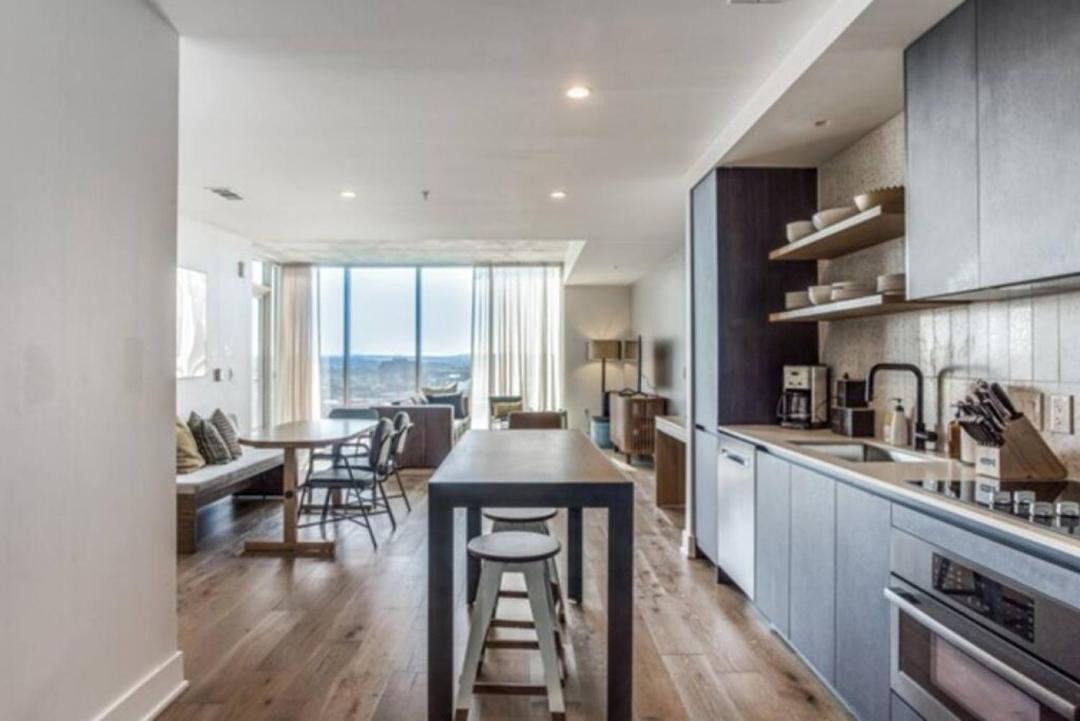 2 BR Lux Panoramic View - Rainey 1