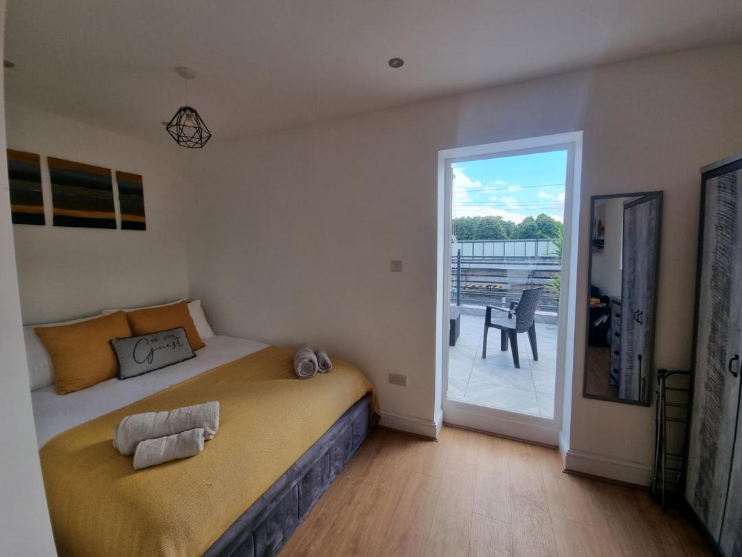 Stunning roof terrace studio flat 1
