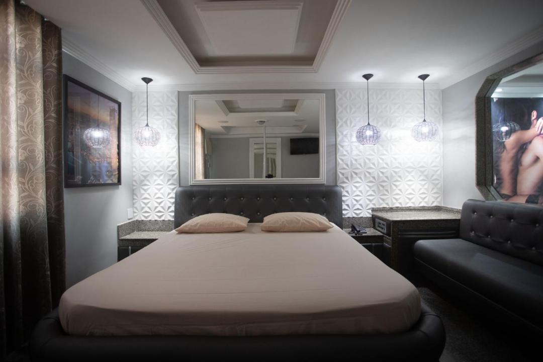 Hotel Show Adult Only 1