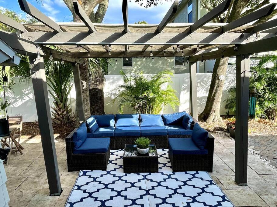 Cozy sanctuary minutes from the bay and beaches 1