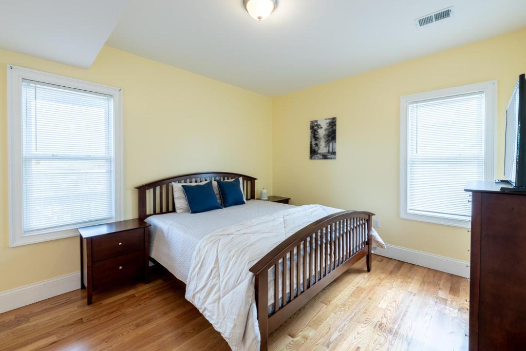 Vibrant 4BR Boston Apt - Balcony, Bathtub, TV near I-95 & Pet Friendly 903 1