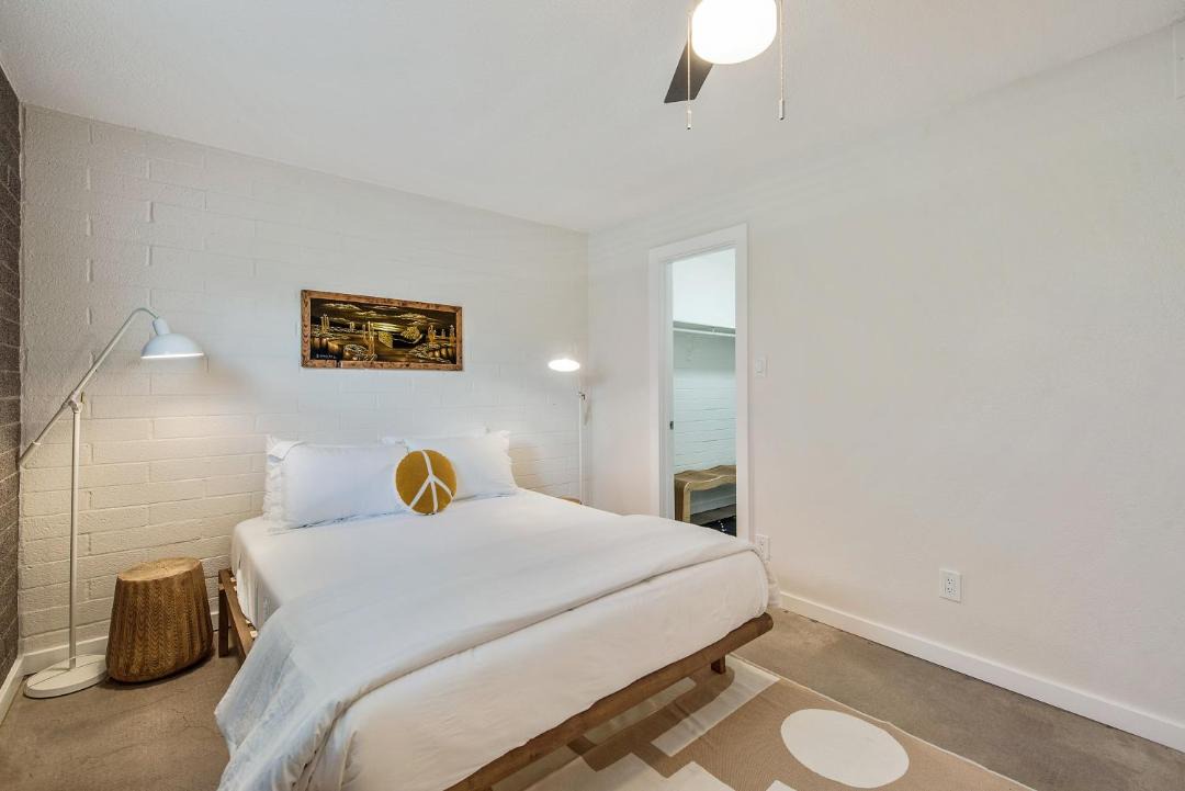 Roosevelt Row! 1 bedroom & pool! 1