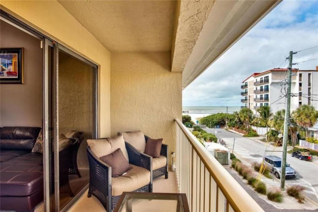 Beach condo in the heart of Clearwater beach 1