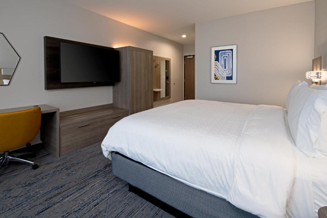 Holiday Inn Express & Suites - Valencia - Santa Clarita by IHG 1