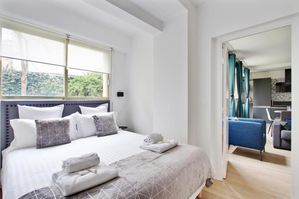 TROCADERO/EIFFEL TOWER - 3 Bedrooms- All New! 1