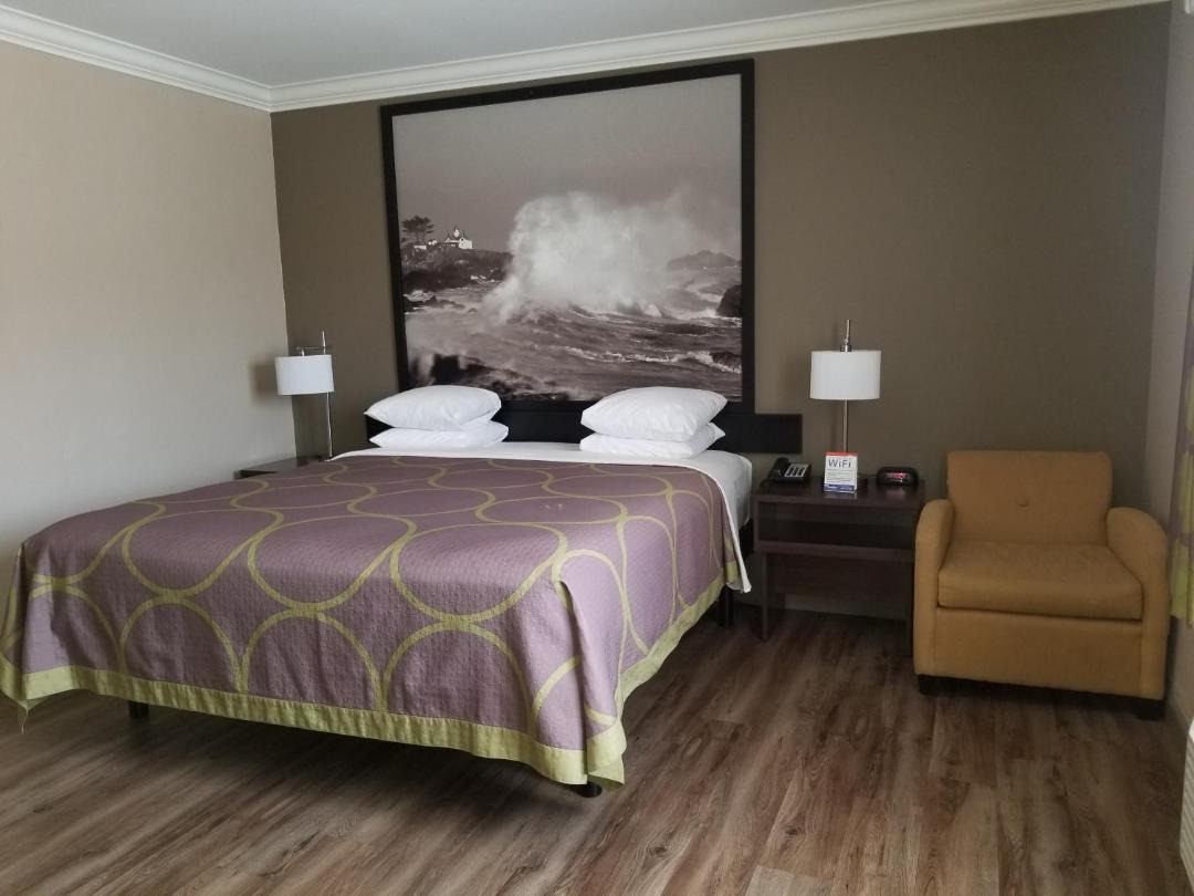 Super 8 by Wyndham Los Angeles-Culver City Area 1