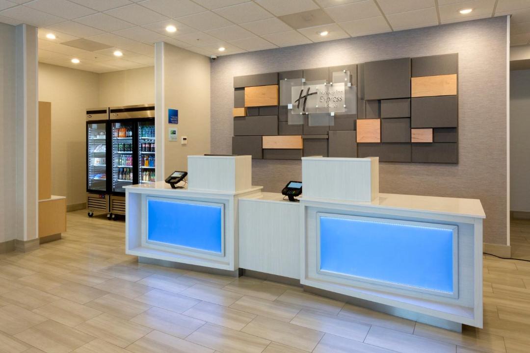 Holiday Inn Express & Suites - Seattle South - Tukwila by IHG 1
