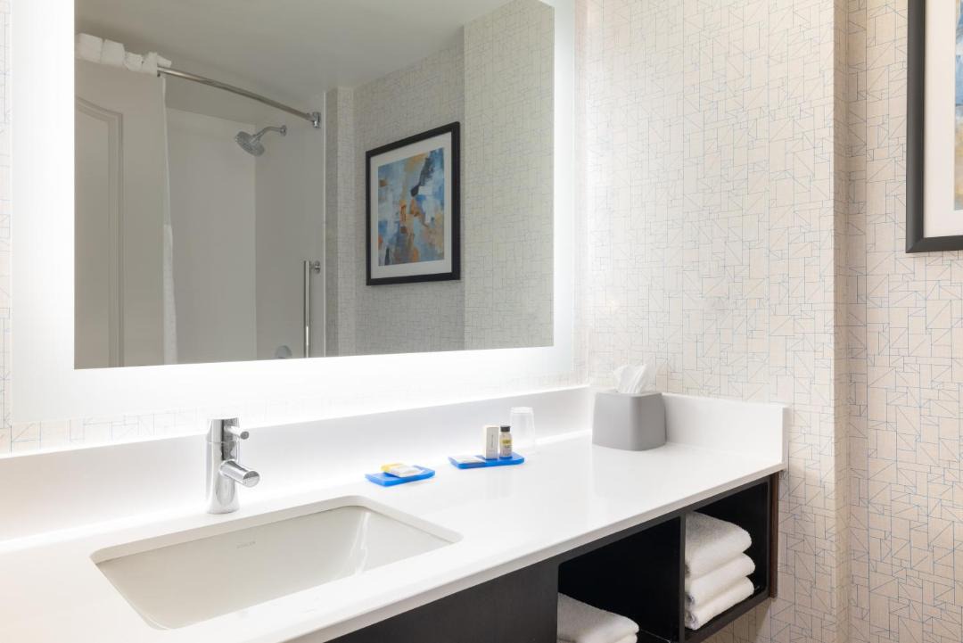 Holiday Inn Express & Suites Boston - Cambridge by IHG 1