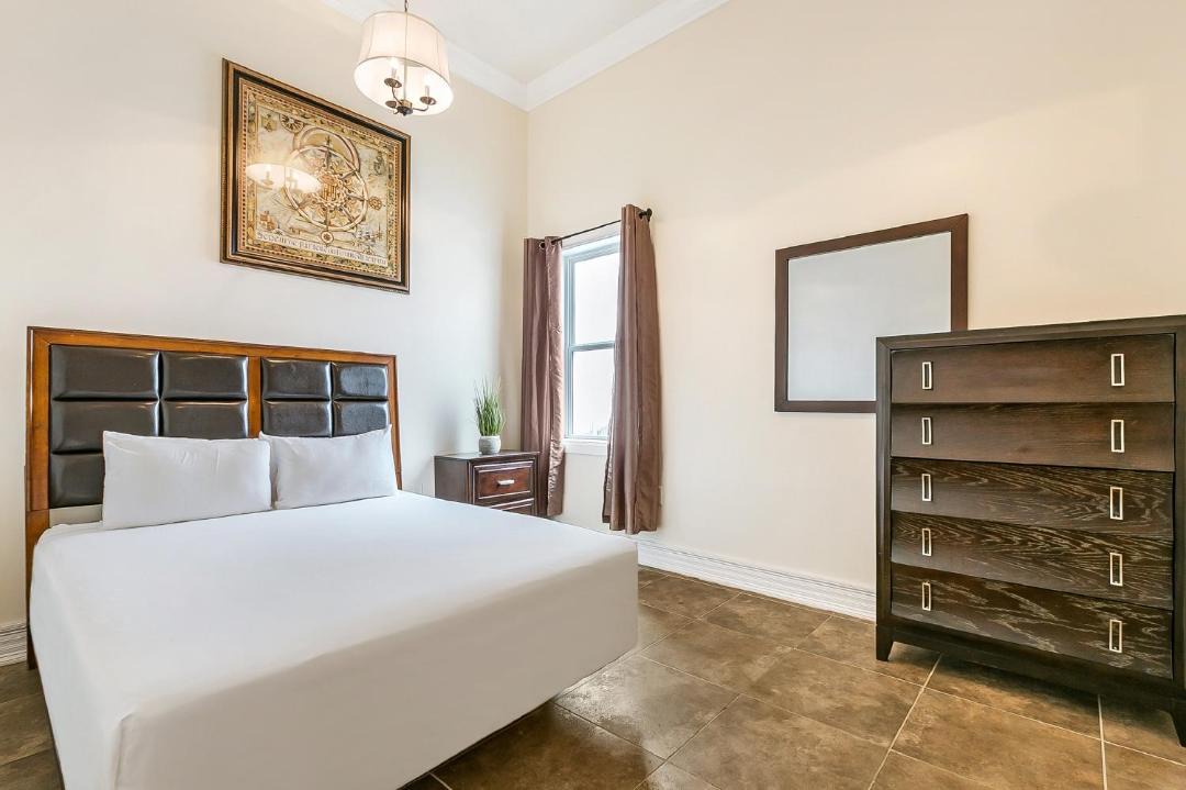 Spacious 4BR Condo on Carondelet Near All Hot Spo 1