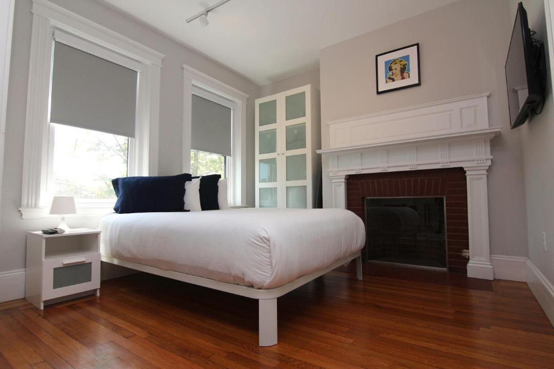 Large Studio w/Queen AND Sofa Bed.#38 1