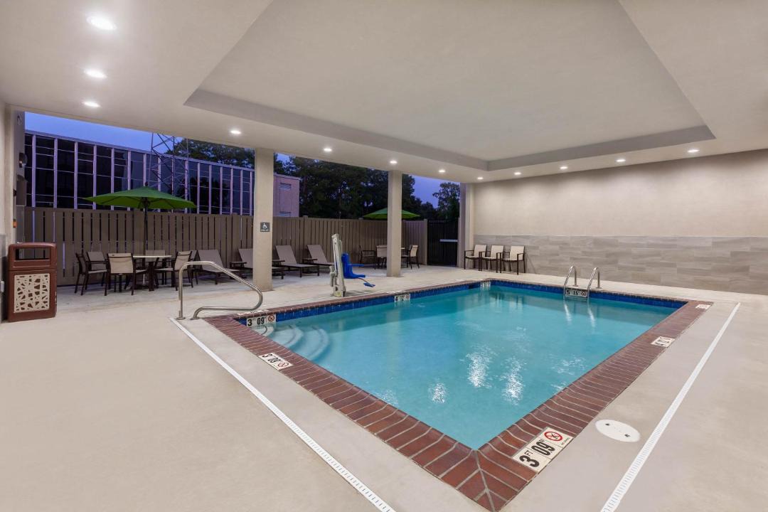 La Quinta Inn & Suites by Wyndham Lafayette Oil Center 1