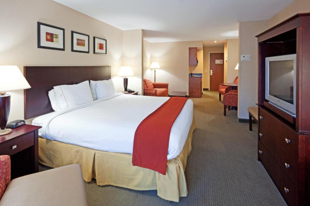 Holiday Inn Express Hotel & Suites Freeport by IHG 1