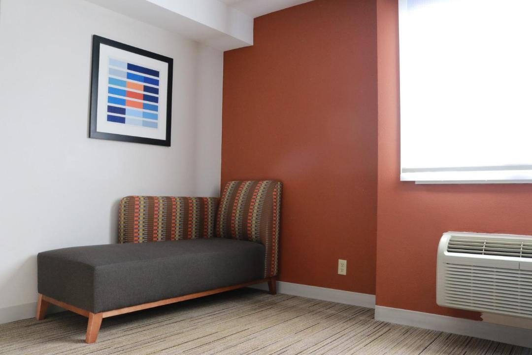 Holiday Inn Express & Suites Seattle-Sea-Tac Airport by IHG 1