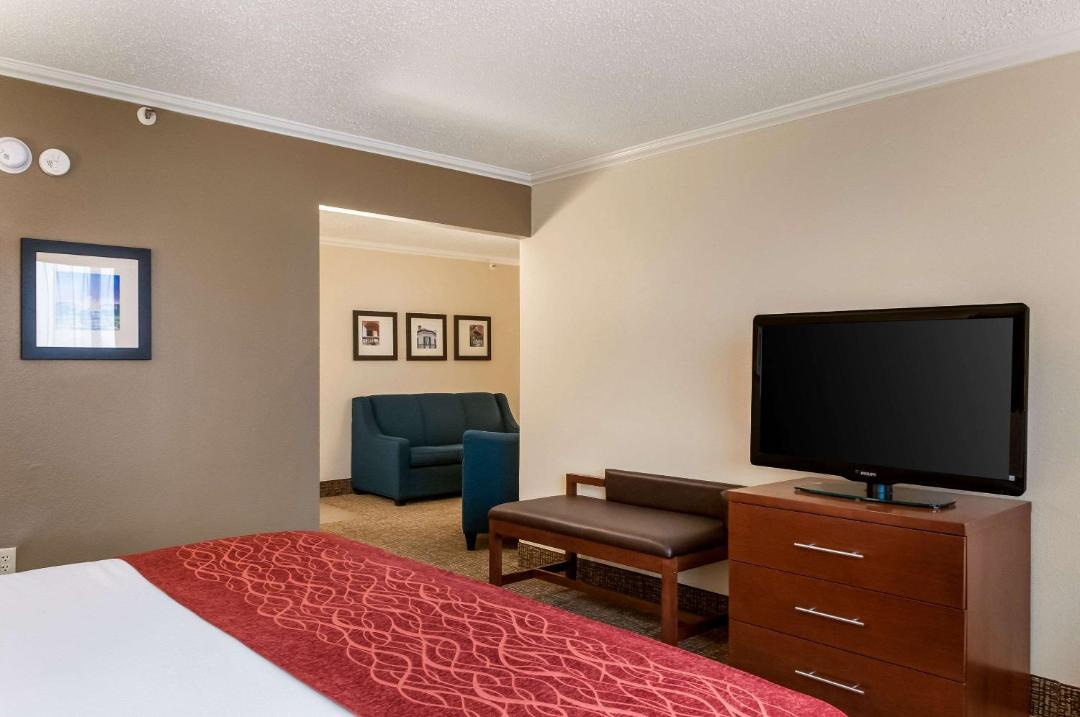 Comfort Inn & Suites At Copeland Tower 1