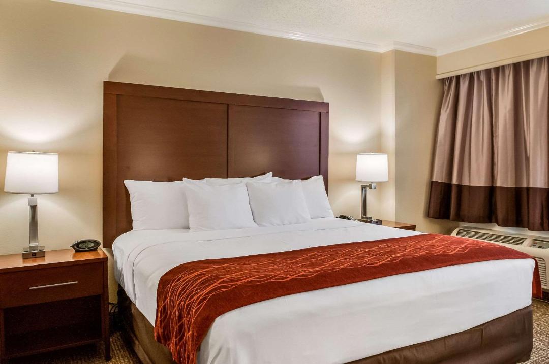 Comfort Inn & Suites At Copeland Tower 1