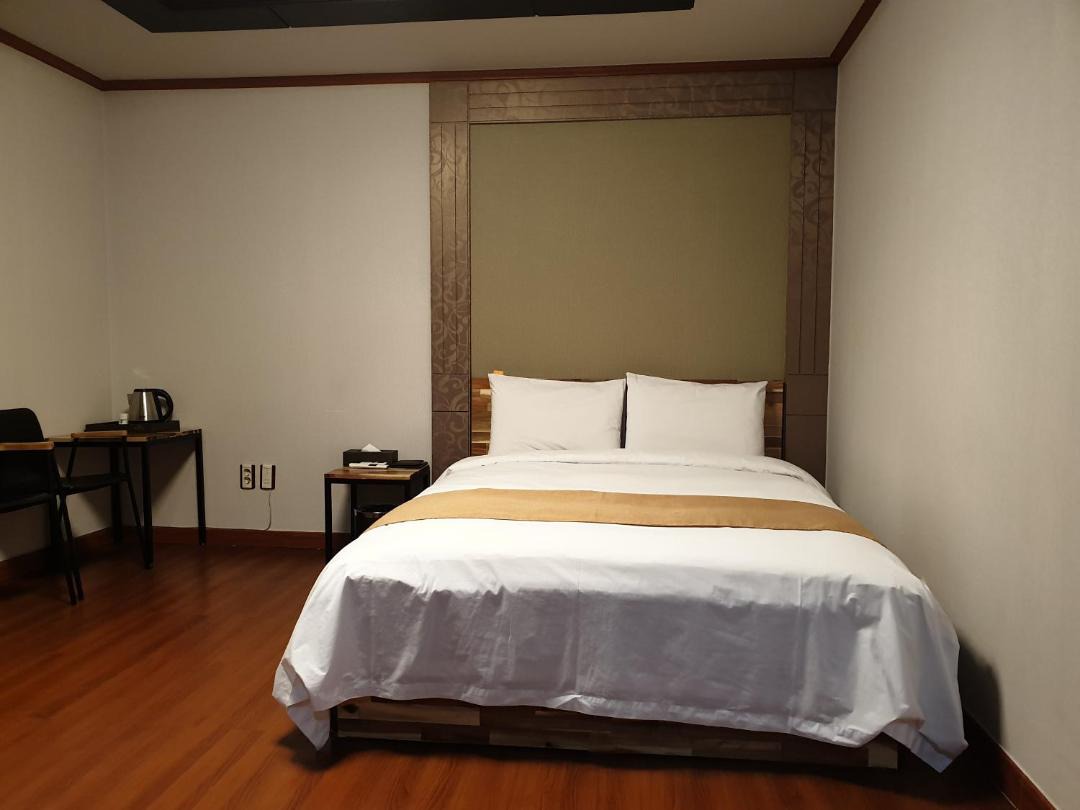 The Beauty Hotel 1