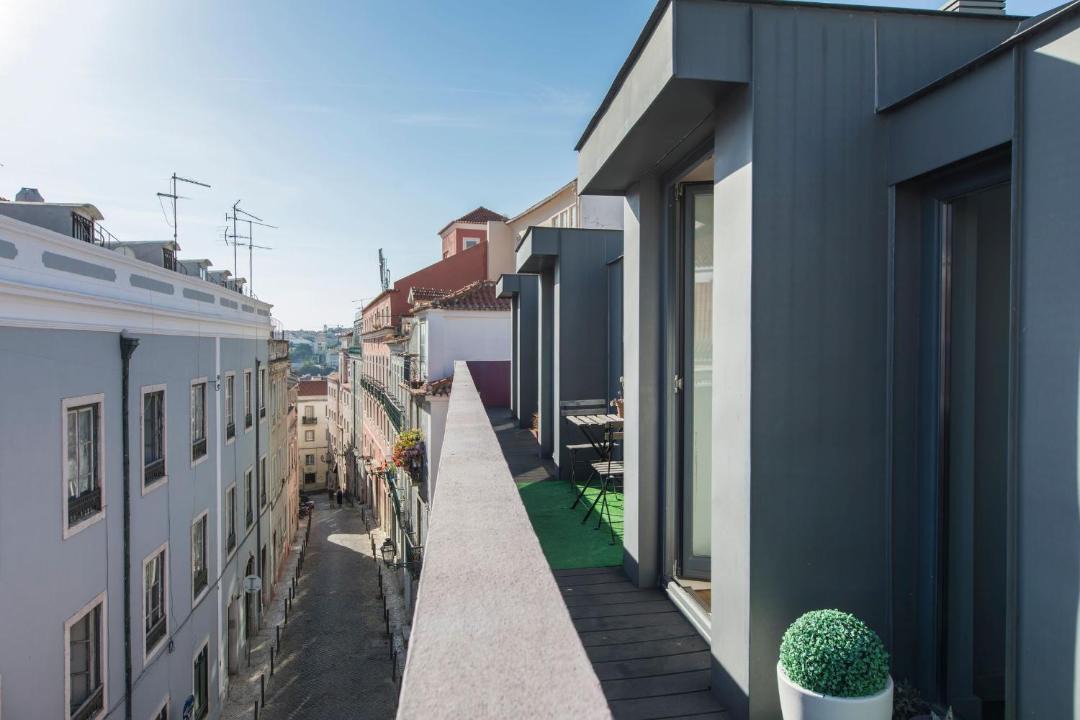 Bairro Alto Stunning Flat With Balcony by LovelyStay 1